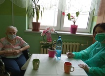 Po 14 miesiącach pacjentów Zabrzańskiego Centrum Opieki Długoterminowej mogą ponownie odwiedzać krewni