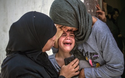 "Bomby w Gazie spadają też na domy chrześcijańskie, reakcja Izraela nieproporcjonalna"