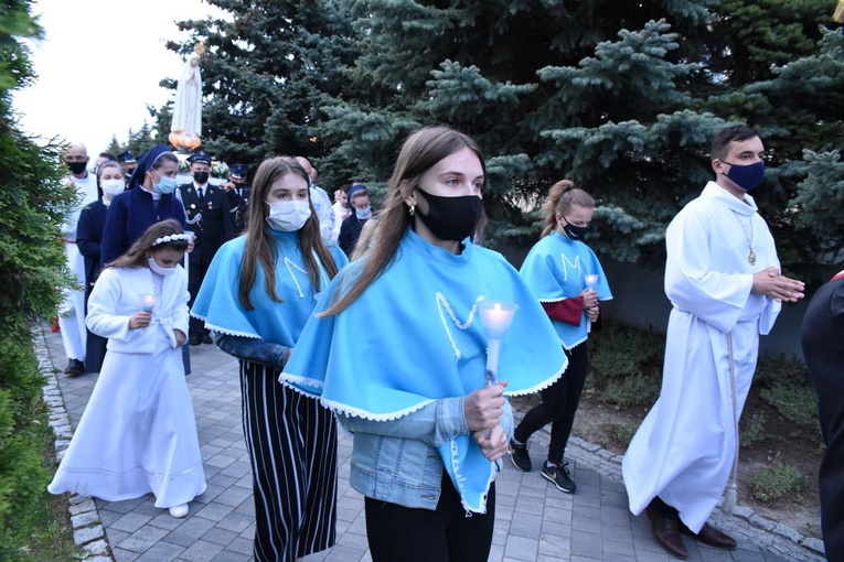 Procesja fatimska w par. Ducha Świętego w Mielcu