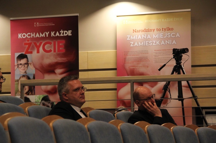 Tarnów. Konferencja o rodzinie i odznaczenie ks. Władysława Szewczyka