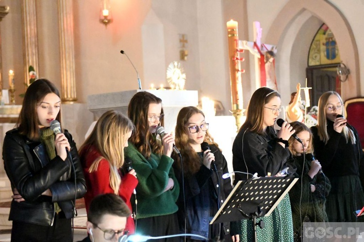 Czuwanie "Spotkać Zmartwychwstałego" dla młodzieży w Świebodzinie