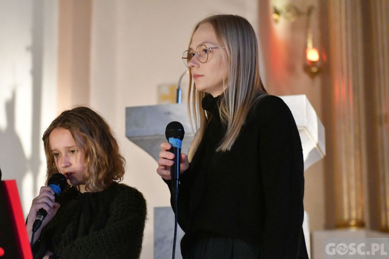 Czuwanie "Spotkać Zmartwychwstałego" dla młodzieży w Świebodzinie