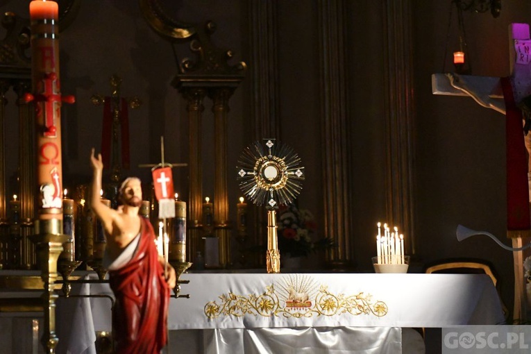 Czuwanie "Spotkać Zmartwychwstałego" dla młodzieży w Świebodzinie