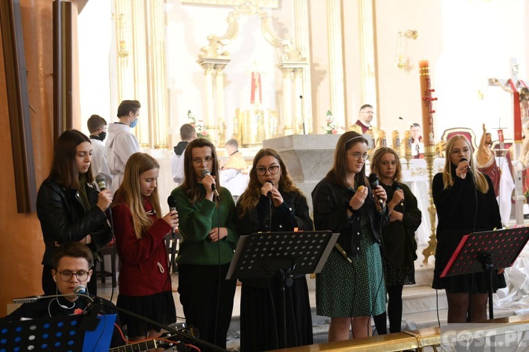 Czuwanie "Spotkać Zmartwychwstałego" dla młodzieży w Świebodzinie