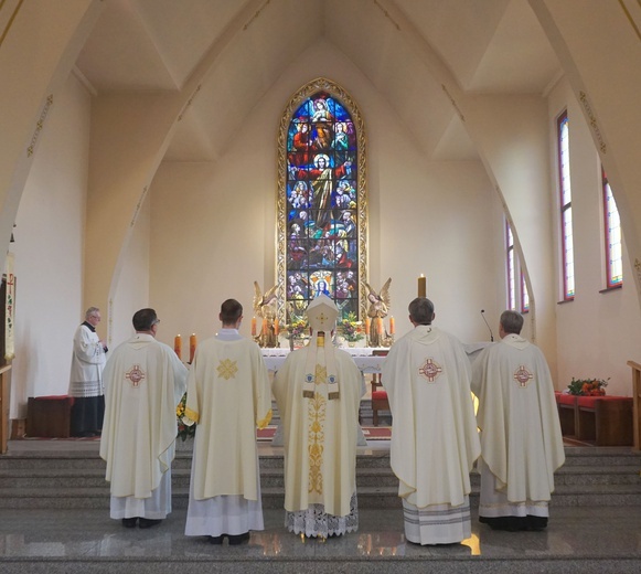 Konsekracja ołtarza w kościele św. Macieja w Zabrzu