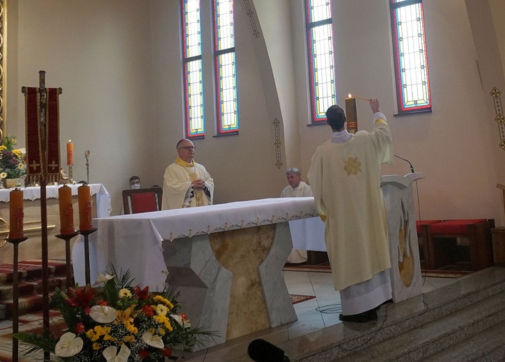 Konsekracja ołtarza w kościele św. Macieja w Zabrzu