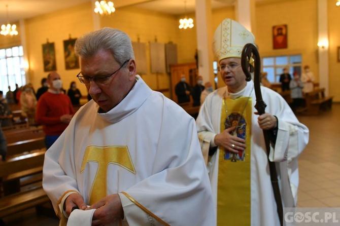 W tydzień przeczytają całą Biblię