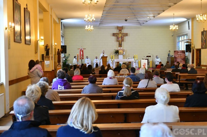 W tydzień przeczytają całą Biblię