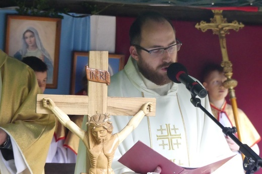 101. urodziny św. Jana Pawła II przy starej kuźni w Rzykach