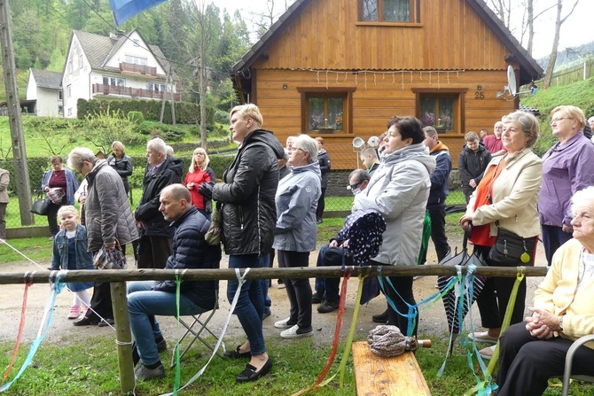 101. urodziny św. Jana Pawła II przy starej kuźni w Rzykach