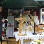 101. urodziny św. Jana Pawła II przy starej kuźni w Rzykach