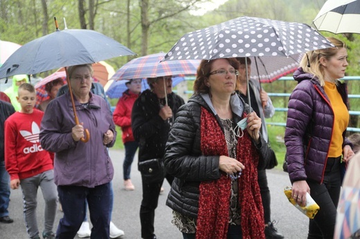 101. urodziny św. Jana Pawła II przy starej kuźni w Rzykach