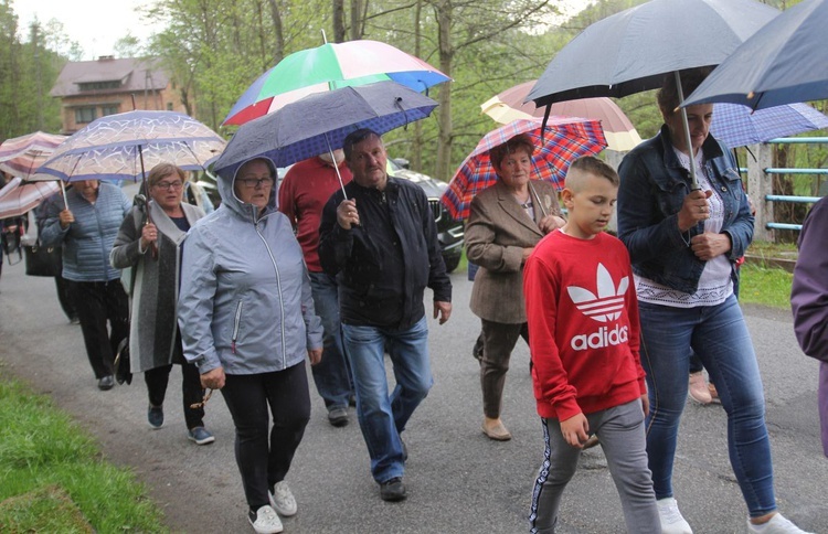 101. urodziny św. Jana Pawła II przy starej kuźni w Rzykach