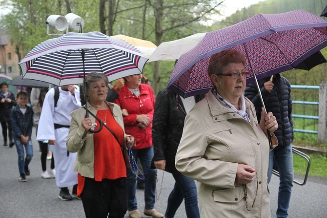 101. urodziny św. Jana Pawła II przy starej kuźni w Rzykach