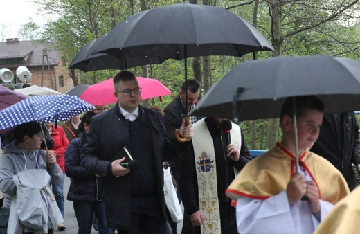 101. urodziny św. Jana Pawła II przy starej kuźni w Rzykach