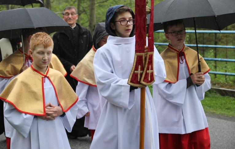 101. urodziny św. Jana Pawła II przy starej kuźni w Rzykach