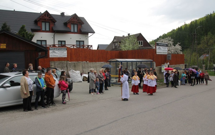 101. urodziny św. Jana Pawła II przy starej kuźni w Rzykach