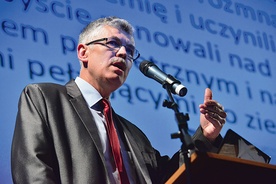 Mieczysław Guzewicz jest cenionym teologiem i terapeutą.