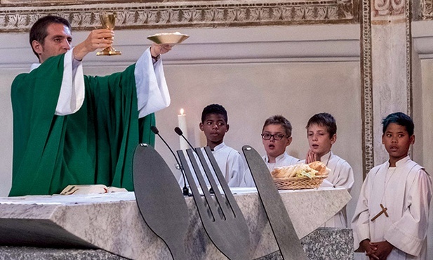 Ministranci czasem muszą posługiwać w dwóch rytach: rzymskim i ambrozjańskim