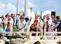 Błogosławieństwo stada owiec zakończyło modlitwy.