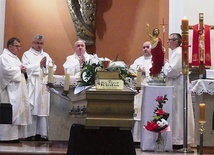 Msza św. w Bierach pod przewodnictwem bp. Piotra Gregera.