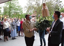 ▲	Gospodarze kościoła zapraszają do maryjnej modlitwy 13. dnia każdego miesiąca, a także na nabożeństwa pierwszych sobót.