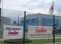 Tychy. Protest pracowników Nexteer Automotive Poland