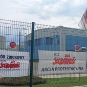 Tychy. Protest pracowników Nexteer Automotive Poland