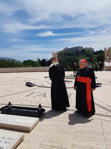 Kard. Dziwisz na Monte Cassino