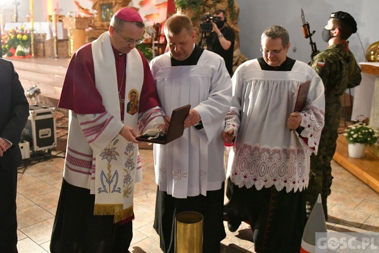 Poświęcenie rzeźby JP II i hołd dla bohaterów 