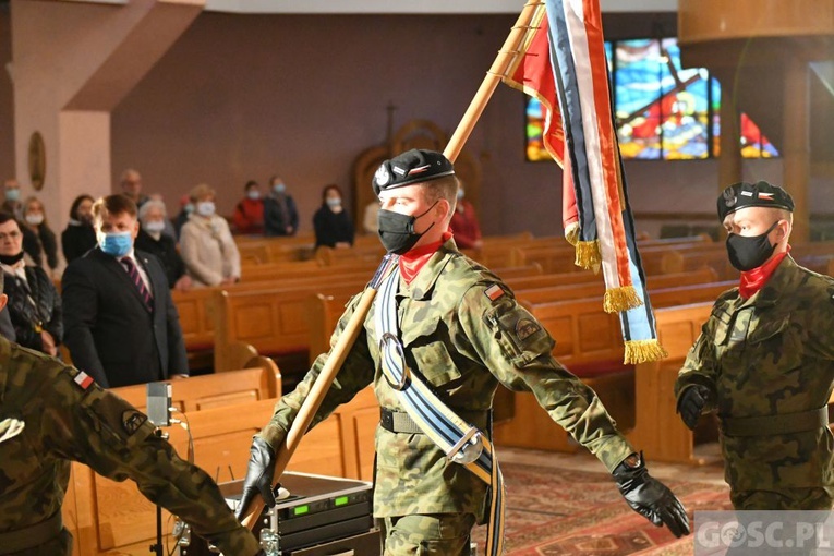 Poświęcenie rzeźby JP II i hołd dla bohaterów 