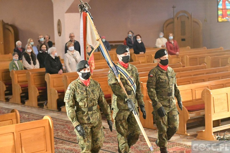 Poświęcenie rzeźby JP II i hołd dla bohaterów 