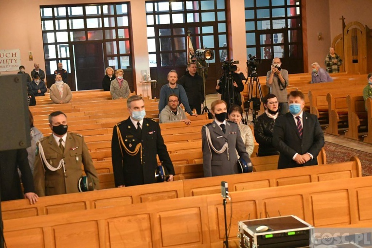 Poświęcenie rzeźby JP II i hołd dla bohaterów 