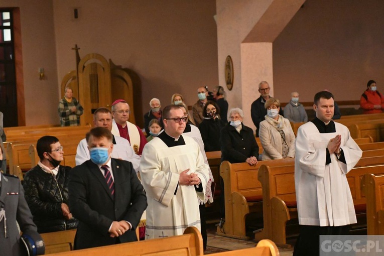 Poświęcenie rzeźby JP II i hołd dla bohaterów 