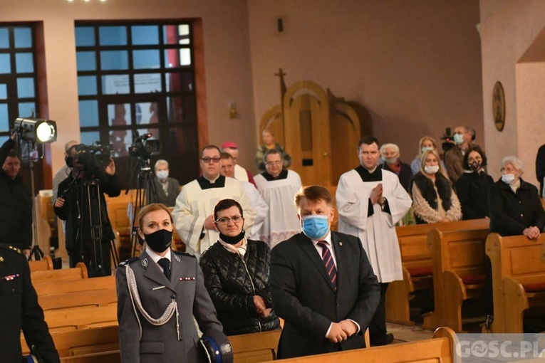 Poświęcenie rzeźby JP II i hołd dla bohaterów 