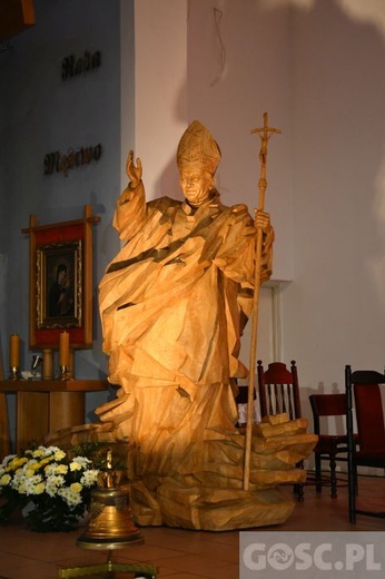Poświęcenie rzeźby JP II i hołd dla bohaterów 