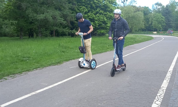 Region. Hulajnoga elektryczna objęta przepisami ruchu drogowego
