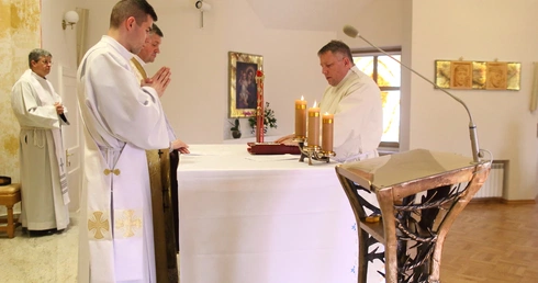 O krok od święceń