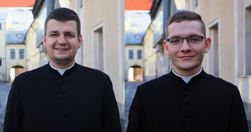 Diakon Michał Banaś (L) i diakon Daniel Chudala.