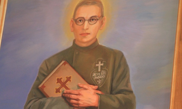 Obraz przedstawiający o. Benrarda Kryszkiewicza, w jego rodzinnym mieście (kościół pw. Ducha Świętego w Mławie).
