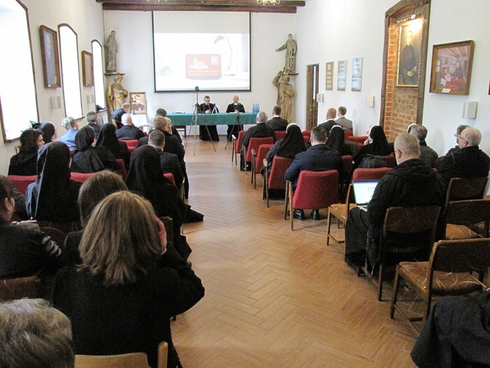 Przasnysz. Sympozjum u ojców pasjonistów