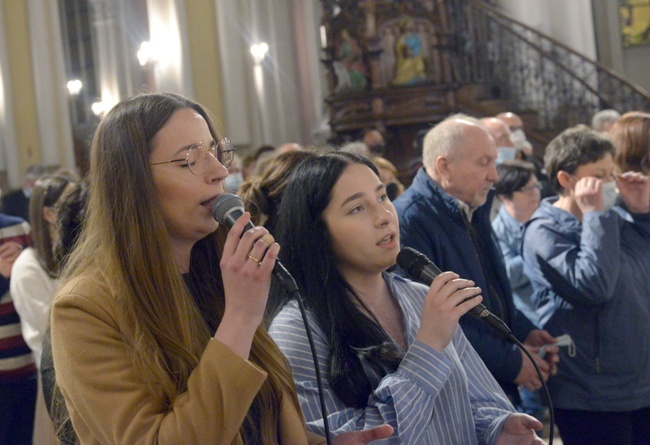 Zielonoświątkowe czuwanie w radomskiej katedrze