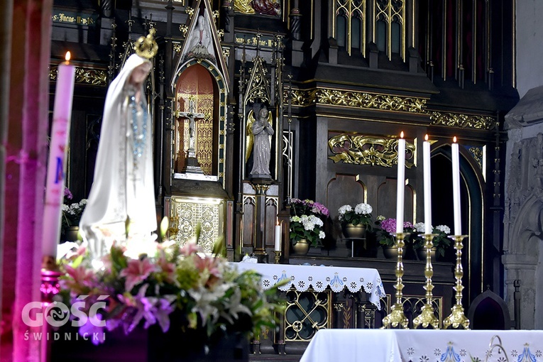 Strzegom. Wigilia Zesłania Ducha św. i gra świateł