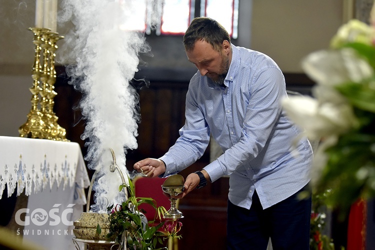 Strzegom. Wigilia Zesłania Ducha św. i gra świateł