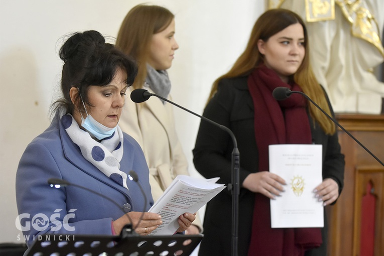 Strzegom. Wigilia Zesłania Ducha św. i gra świateł