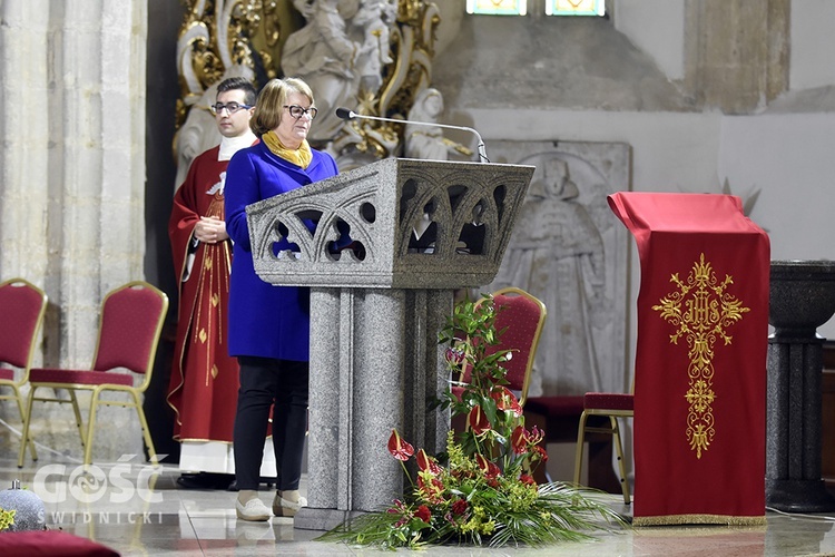 Strzegom. Wigilia Zesłania Ducha św. i gra świateł