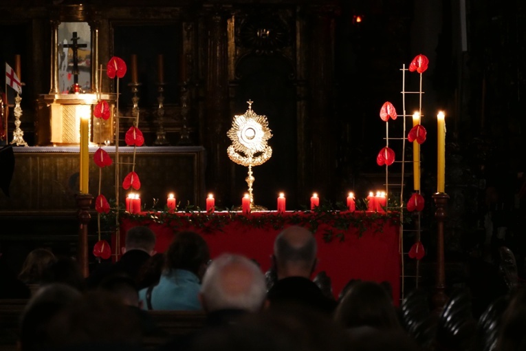 Adoracja Najświętszego Sakramentu w bazylice św. Mikołaja w Gdańsku.