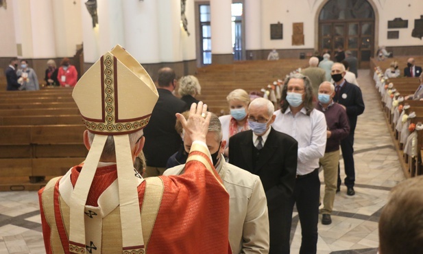 Abp Skworc: na Górnym Śląsku rodzinność należy do tradycji