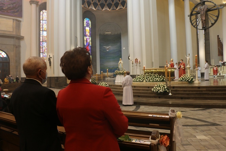 Katowice. Jubileusze małżeńskie w katedrze