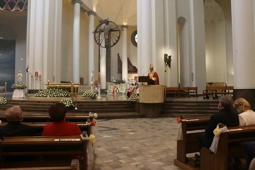 Katowice. Jubileusze małżeńskie w katedrze